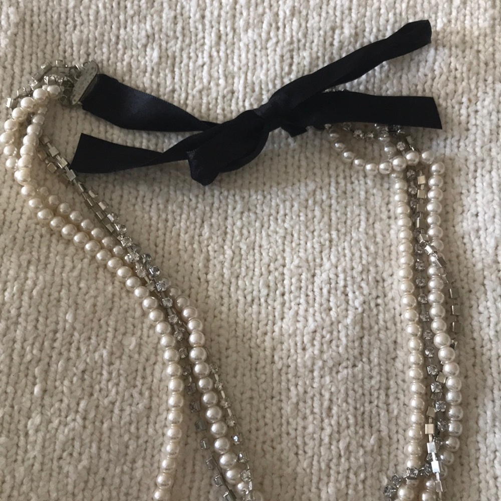 Tie pearl necklace